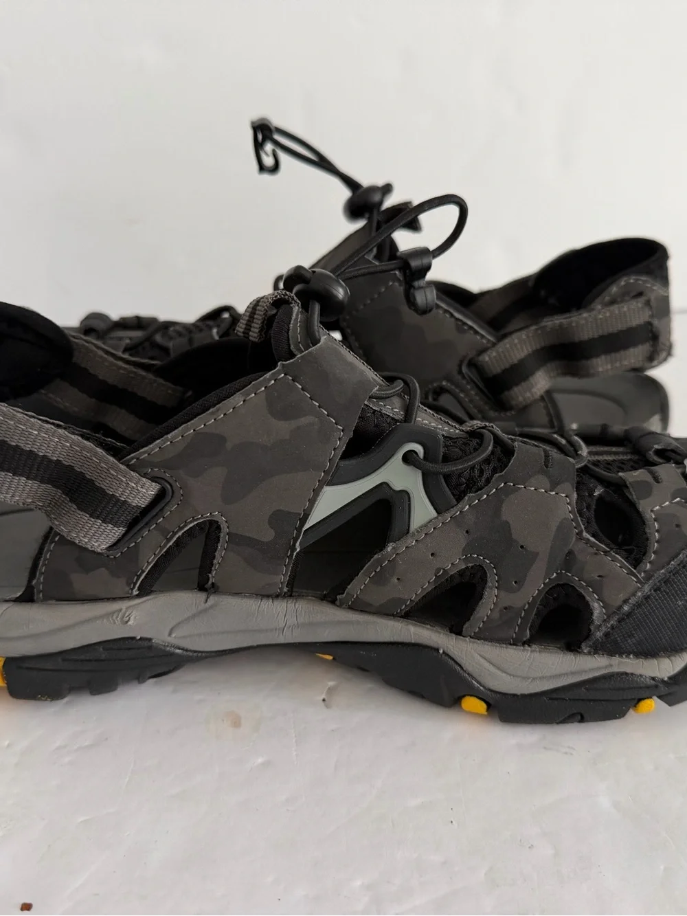 ATIKA Men's Hiking Sandals Size 8 Gray Camo Lightweight Water Shoes.